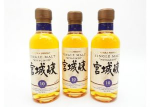 岩手県花巻市のお客様から宮城峡１０年ベビーボトル３本を宅配買取させて頂きました。